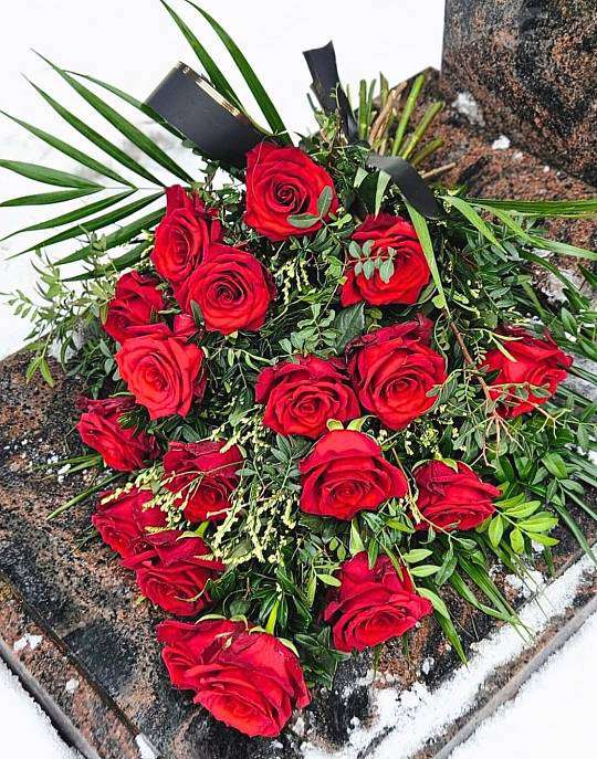 Похоронный букет из роз 2