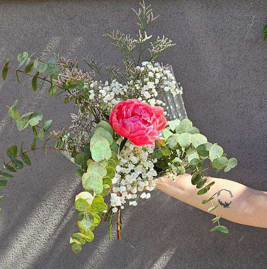Bouquet Peony in eucalyptus 1