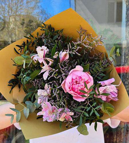 Alstroemeria in Peony Bouquet