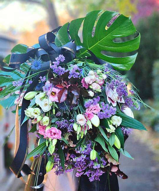 Траурный букет сирени для размещения 2