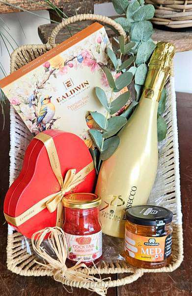 Tin gift basket