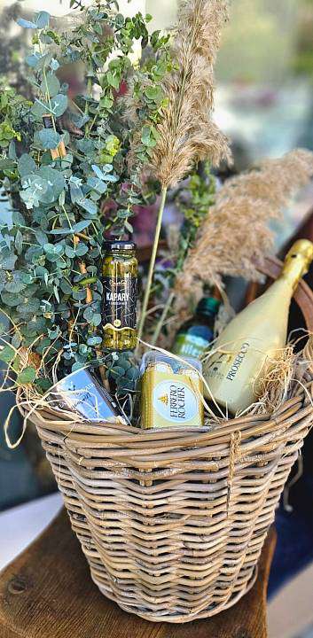 Elegant Eucalyptus basket 1