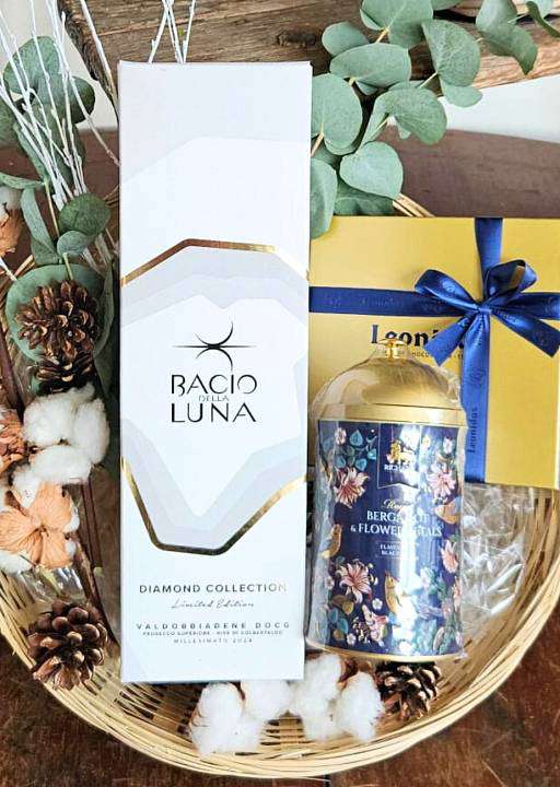 Luxury Christmas basket 1