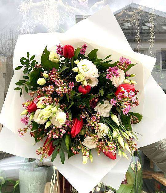 Tulip Kiss Bouquet 2