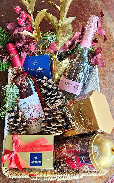 Pink Christmas basket 1