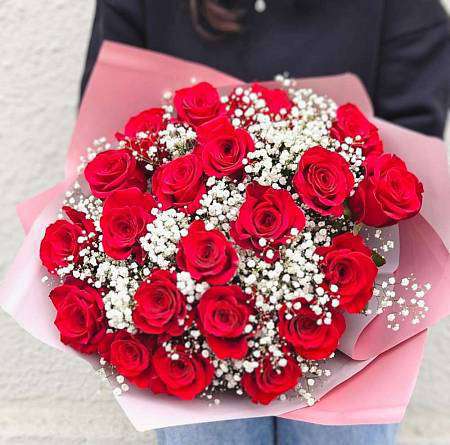 Bouquet roses with Gypsophila