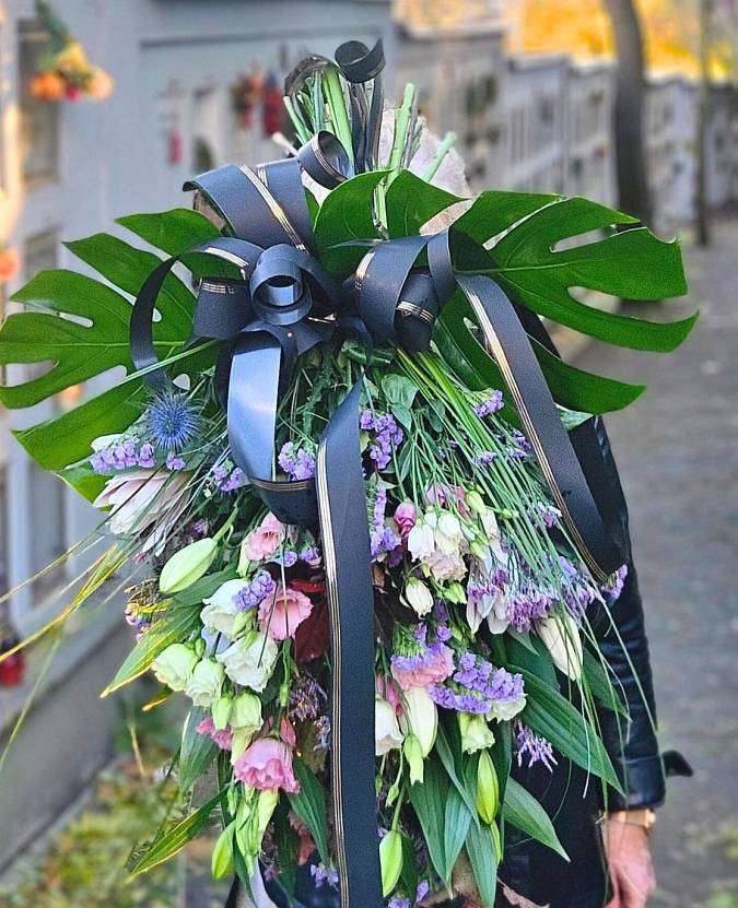 Траурный букет сирени для размещения