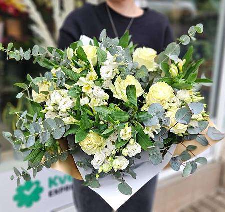 White rose with eustoma