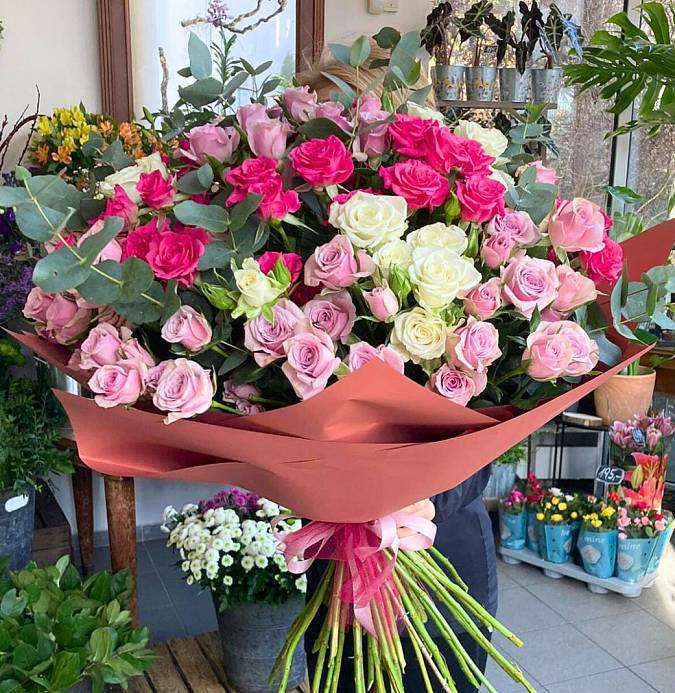 Bouquet of 35 Spray Roses with Eucalyptus