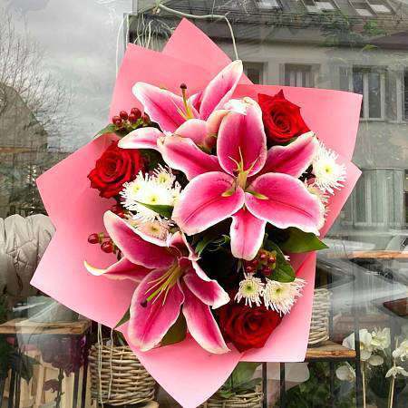 Romantic Lily & Rose Bouquet in Pink