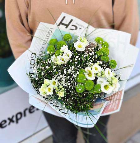 Elegant bouquet of Eustoma