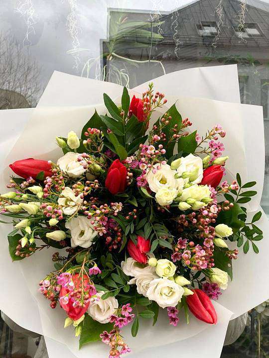 Tulip Kiss Bouquet 1