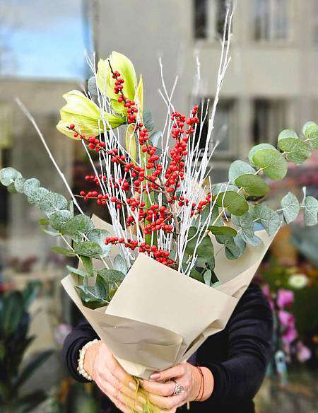 Bouquet of Christmas Amarylis in Ilex