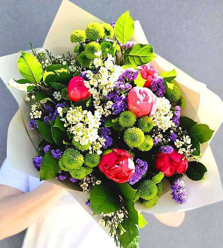 Kytice Vysmátá Pivoňka