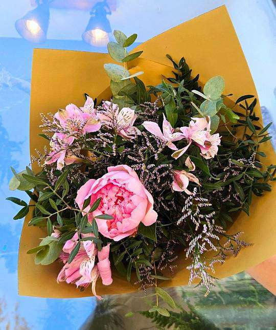 Alstroemeria in Peony Bouquet 1