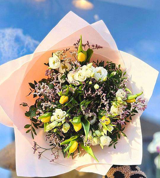 Kytice Žluté tulipány s Eustomou 1