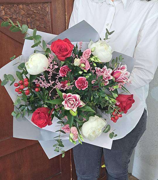 Romantic peony bouquet 1