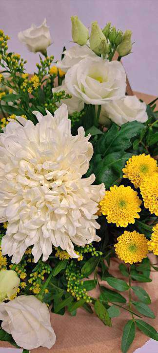 Bouquet Yellow and White Chrysanthemum 1