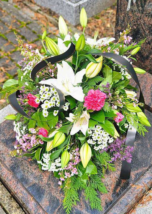 Funeral floor bouquet 1