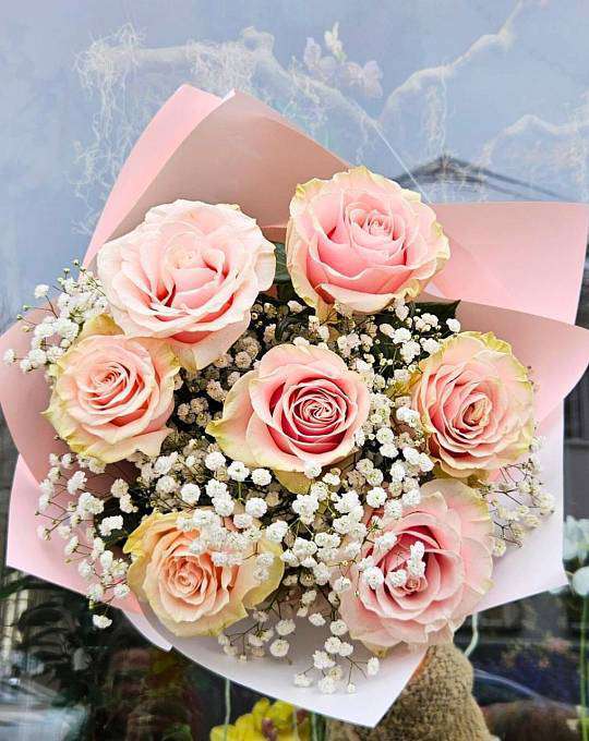 Růžové růže a Gypsophila 2