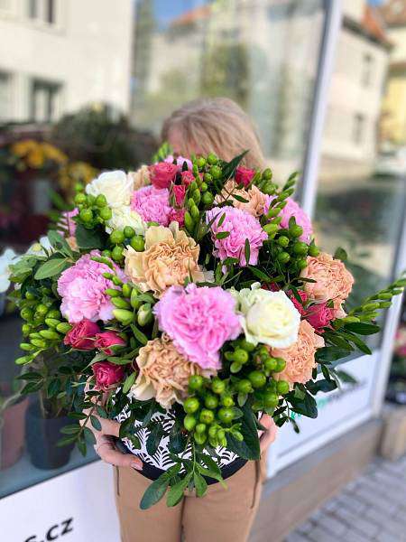 Flower box Carnation