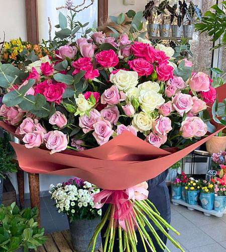 Bouquet of 35 Spray Roses with Eucalyptus