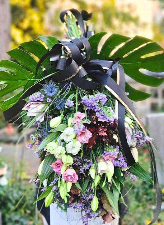 Траурный букет сирени для размещения 1