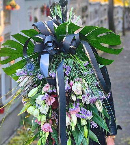 Mourning Lilac bouquet to be placed