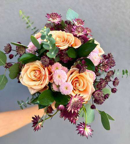 Wedding bouquet in cream tones