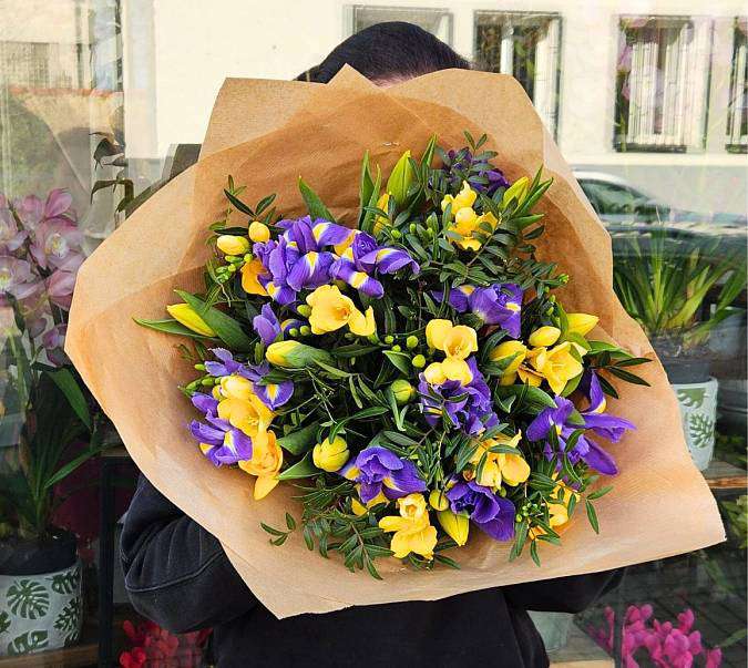 Желто-синий букет