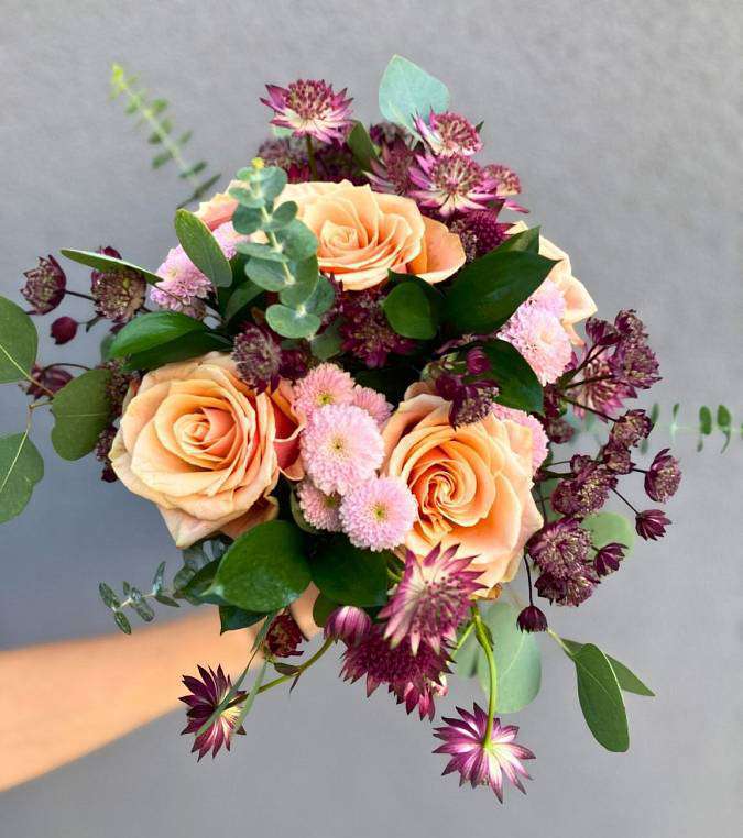Wedding bouquet in cream tones